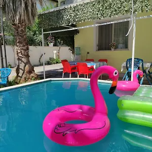 Ilirida-swimming Pool & Garden View For Rent Habitación en casa particular